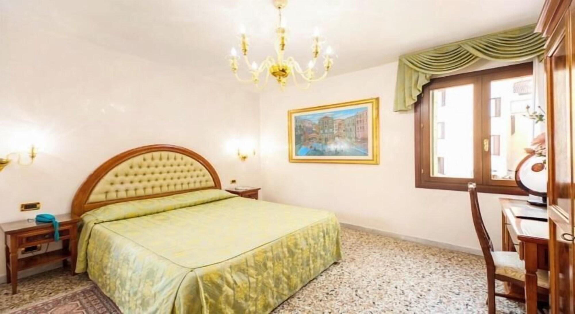 Antica Casa Carettoni 3* Venecia