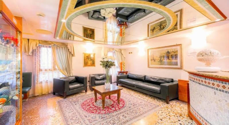 Antica Casa Carettoni Hotel Venecia