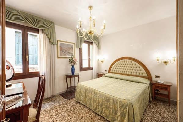 Antica Casa Carettoni Hotel Venecia