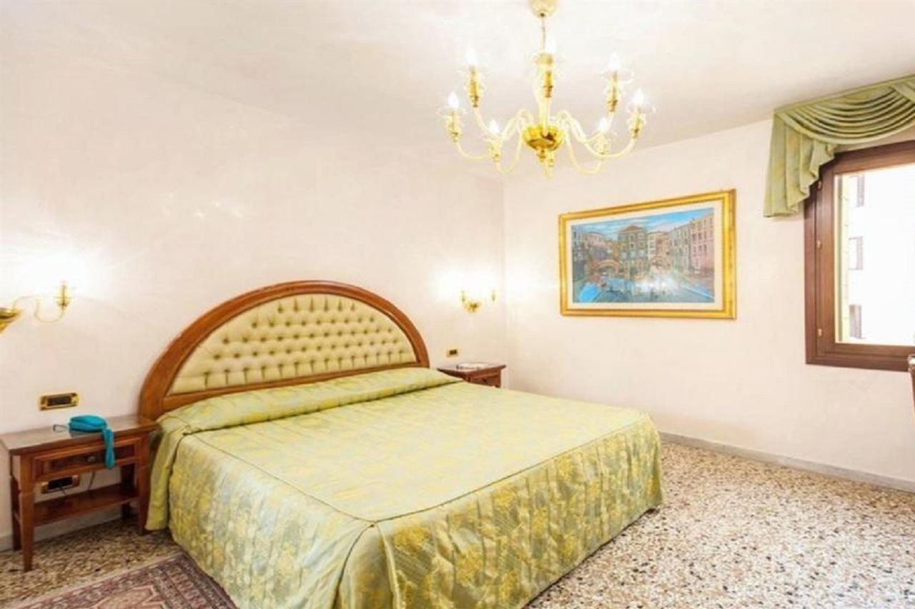 Antica Casa Carettoni 3* Venecia