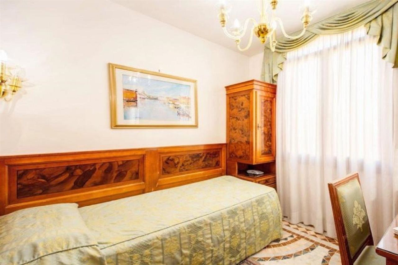 Antica Casa Carettoni Hotel Venecia